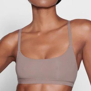 SKIMS FITS EVERYBODY SCOOP BRALETTE PLUM